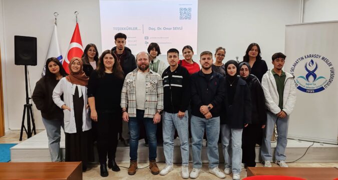 Biyomedikal veri toplama teknikleri ve yapay zekâ uygulamaları konulu seminer gerçekleştirdik