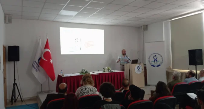Uluborlu MYO 18. Bilişim ve Kariyer Günleri kapsamında “Geleceği Kodlayan Zeka” temalı seminer gerçekleştirdik